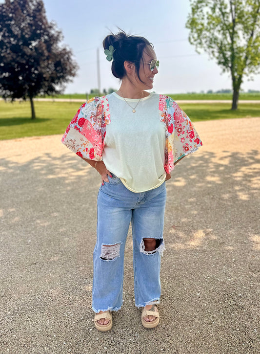 Distressed Highwaist Straight Leg Jeans